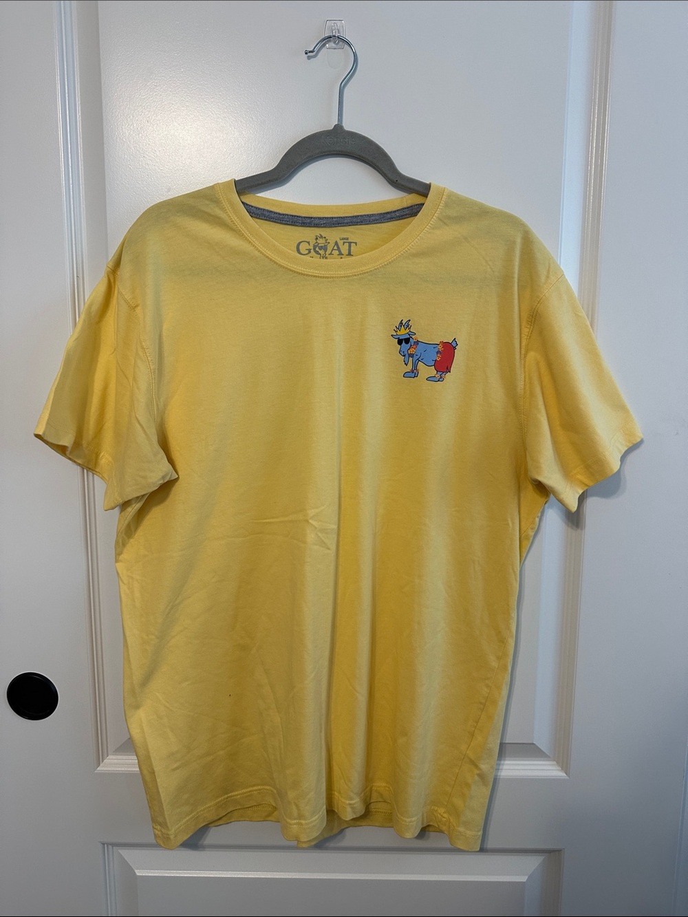 GOAT Men's Yellow Short-Sleeve Graphic Tee